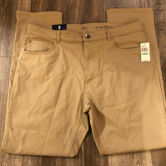 Izod Other - Men’s Izod Straight Tapered Stretch Khaki Jeans